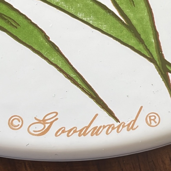 Asian inspired vintage wooded/ceramic cracker/cheese serving tray. - Picture 3 of 10